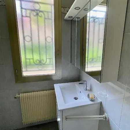 En Rez De Jardin Dans A Apartman *