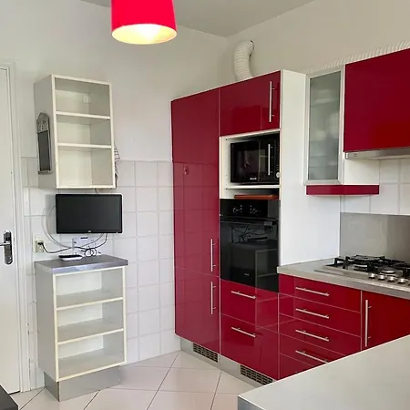 En Rez De Jardin Dans A Apartman Nizza