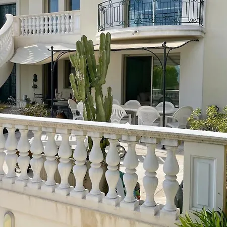 Rez De Jardin De 65m2 Dans A Nice