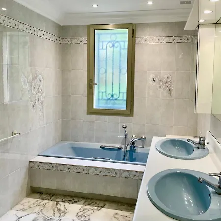 Rez De Jardin De 65m2 Dans A *