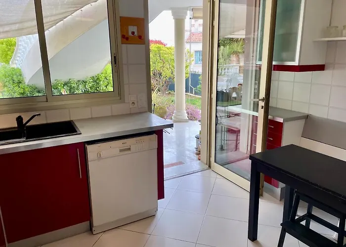 Rez De Jardin De 65m2 Dans à * Nice