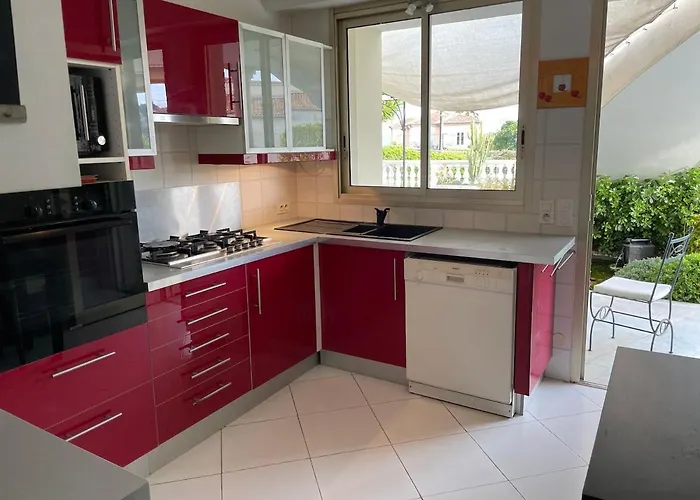 Rez De Jardin De 65m2 Dans à *