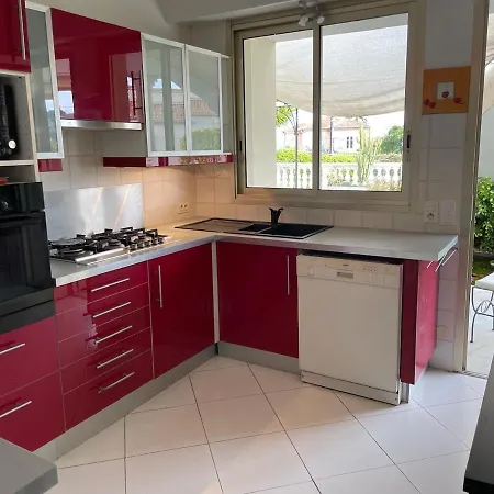 En Rez De Jardin Dans A *