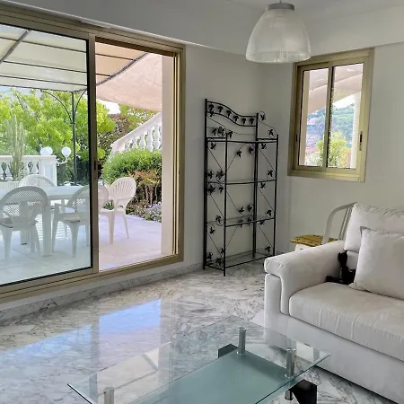 En Rez De Jardin Dans A * Nice